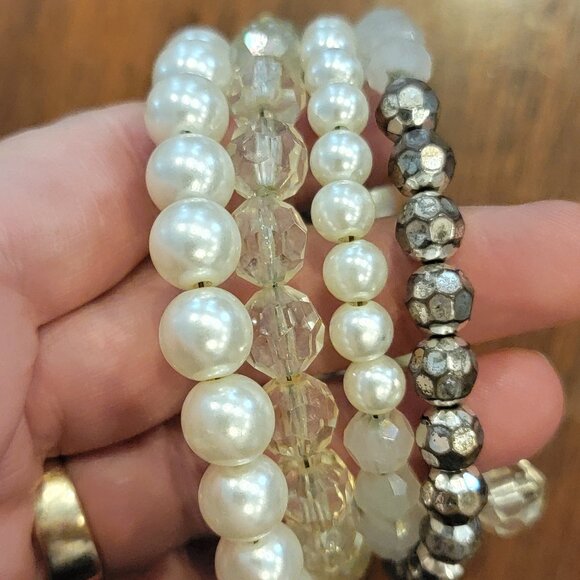 Jewelry - Pearl White & Gray Beaded Wrap Bracelet